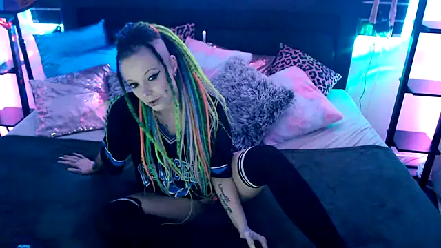 Snapshot of EdgesOfReality chatting on 12.16.25 EdgesOfReality online show from 12.16.25