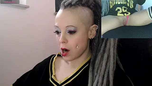 Snapshot of EdgesOfReality chatting on 01.13.26 EdgesOfReality online show from 01.13.26