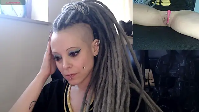 Snapshot of EdgesOfReality chatting on 01.14.26 EdgesOfReality online show from 01.14.26