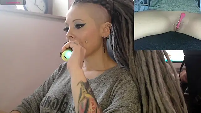 Snapshot of EdgesOfReality chatting on 01.15.26 EdgesOfReality online show from 01.15.26