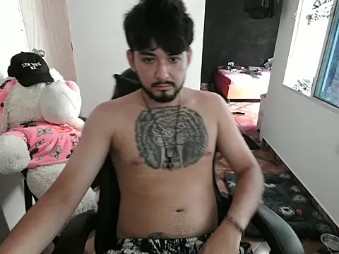 Snapshot of SeduxionDuo chatting on 10.30.25 SeduxionDuo online show from 10.30.25