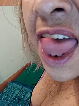 Kasandra Ho online show from 02.05.25