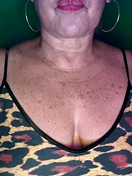 Kasandra Ho online show from 11.24.25