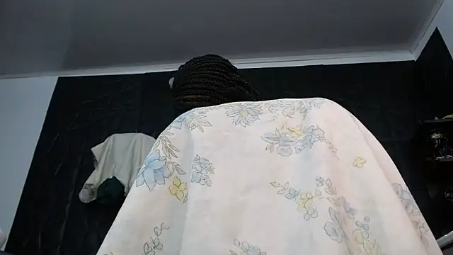 Snapshot of Hanna_Fox_69 chatting on 10.18.25 Hanna Fox 69 online show from 10.18.25