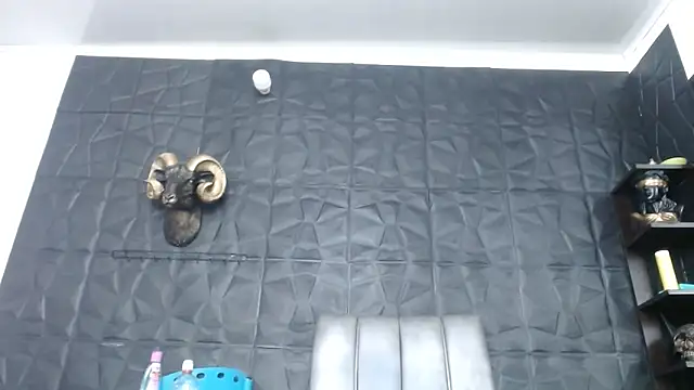 Snapshot of Hanna_Fox_69 chatting on 10.29.25 Hanna Fox 69 online show from 10.29.25