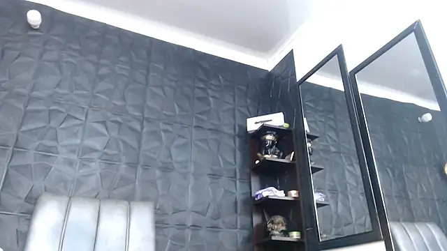 Snapshot of Hanna_Fox_69 chatting on 10.30.25 Hanna Fox 69 online show from 10.30.25