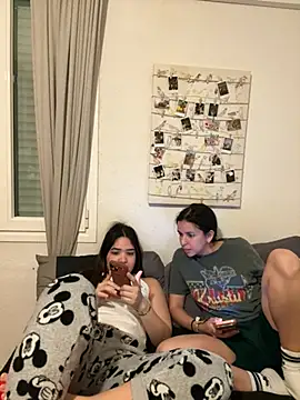 daniniescobarr online show from 04.04.26