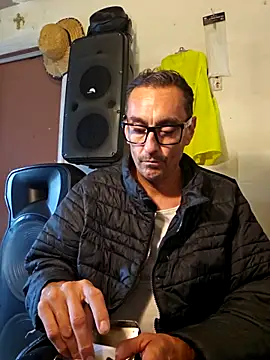 Snapshot of Pumpndeep chatting on 10.27.25 Pumpndeep online show from 10.27.25