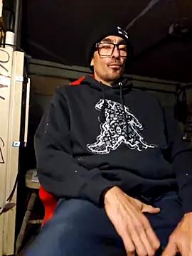 Snapshot of Pumpndeep chatting on 11.19.25 Pumpndeep online show from 11.19.25