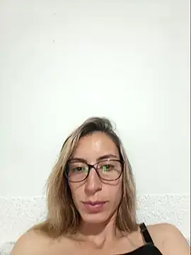 Snapshot of Melinaa-sex chatting on 12.28.24 Melinaa-sex online show from 12.28.24