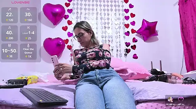 Snapshot of Melinaa-sex chatting on 02.13.25 Melinaa-sex online show from 02.13.25