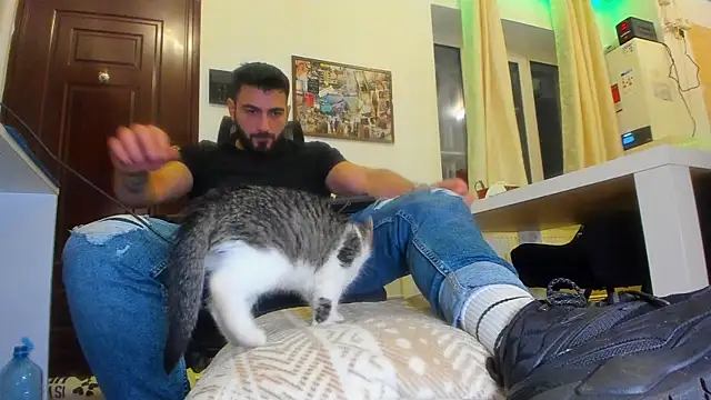 Snapshot of welcometo_hell chatting on 11.21.25 welcometo hell online show from 11.21.25