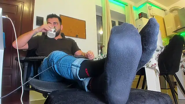 Snapshot of welcometo_hell chatting on 11.25.25 welcometo hell online show from 11.25.25