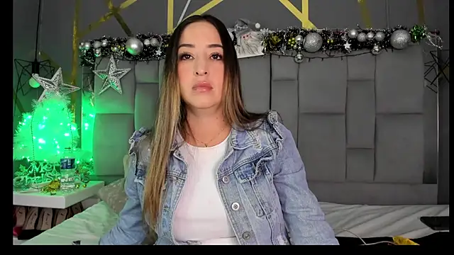 Snapshot of AliceSteel12 chatting on 12.20.25 AliceSteel12 online show from 12.20.25