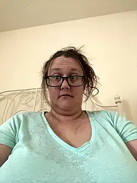Snapshot of Foxy_Evie40XO chatting on 12.02.24 Foxy Evie40XO online show from 12.02.24
