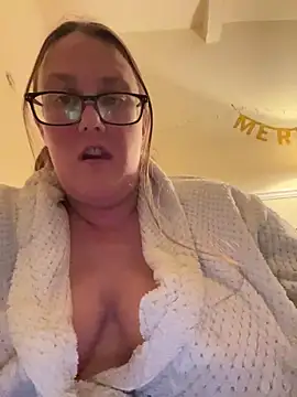 Snapshot of Foxy_Evie40XO chatting on 12.03.24 Foxy Evie40XO online show from 12.03.24