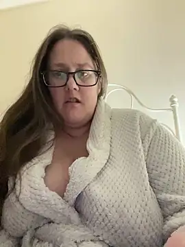 Snapshot of Foxy_Evie40XO chatting on 12.08.24 Foxy Evie40XO online show from 12.08.24