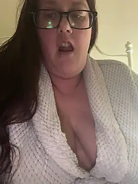 Snapshot of Foxy_Evie40XO chatting on 12.23.24 Foxy Evie40XO online show from 12.23.24