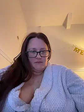 Snapshot of Foxy_Evie40XO chatting on 12.24.24 Foxy Evie40XO online show from 12.24.24