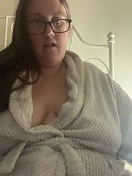 Snapshot of Foxy_Evie40XO chatting on 12.27.24 Foxy Evie40XO online show from 12.27.24