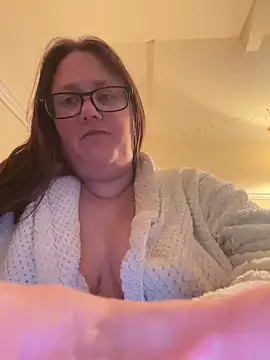 Snapshot of Foxy_Evie40XO chatting on 12.28.24 Foxy Evie40XO online show from 12.28.24