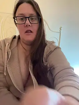 Snapshot of Foxy_Evie40XO chatting on 02.06.25 Foxy Evie40XO online show from 02.06.25