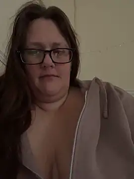 Snapshot of Foxy_Evie40XO chatting on 02.08.25 Foxy Evie40XO online show from 02.08.25