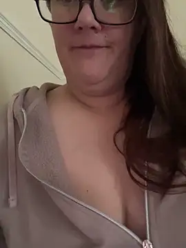 Snapshot of Foxy_Evie40XO chatting on 02.09.25 Foxy Evie40XO online show from 02.09.25