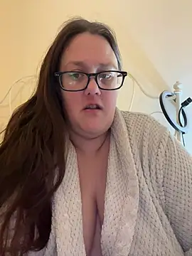Snapshot of Foxy_Evie40XO chatting on 02.17.25 Foxy Evie40XO online show from 02.17.25