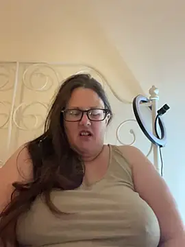 Snapshot of Foxy_Evie40XO chatting on 03.05.25 Foxy Evie40XO online show from 03.05.25