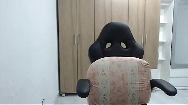 RoxanaLove9 online show from 11.08.25