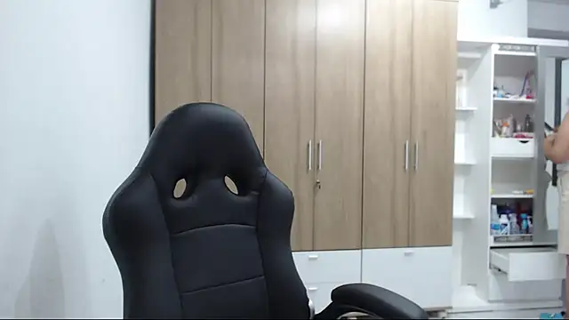 RoxanaLove9 online show from 12.05.25