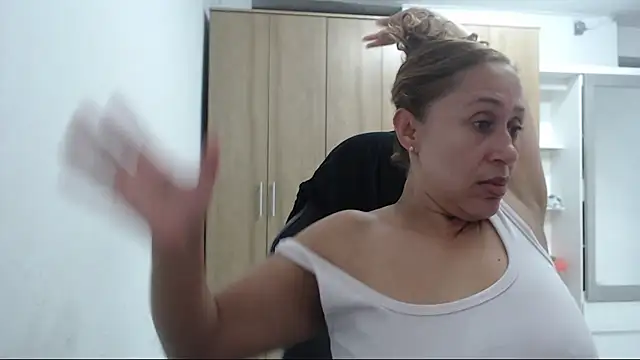 RoxanaLove9 online show from 03.13.26