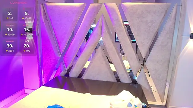 Annie9  online show from 11.17.25