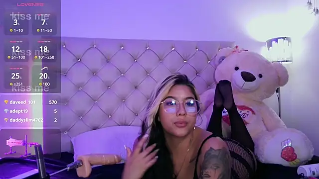 Snapshot of EmberEyes_999 chatting on 03.05.25 EmberEyes 999 online show from 03.05.25