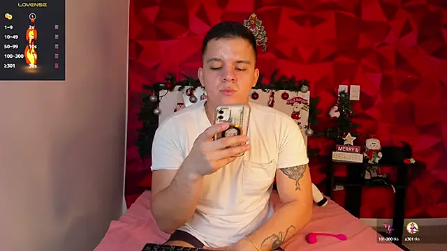 Snapshot of angel_foz chatting on 12.03.24 angel foz online show from 12.03.24