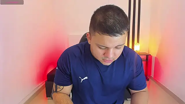 Snapshot of angel_foz chatting on 12.04.25 angel foz online show from 12.04.25