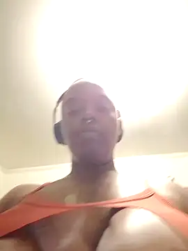 Snapshot of LeannaMarie69 chatting on 12.14.24 LeannaMarie69 online show from 12.14.24