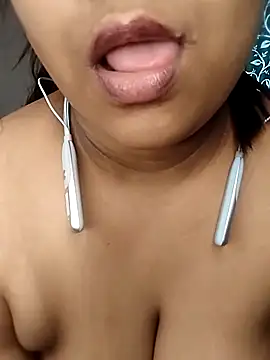 Snapshot of Hottyalia chatting on 03.04.25 Hottyalia online show from 03.04.25