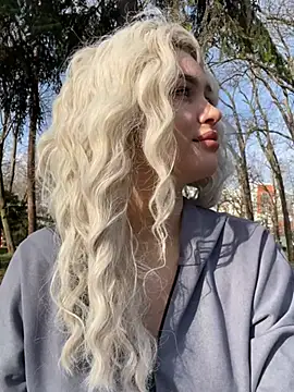 KikiWatson online show from 01.08.25