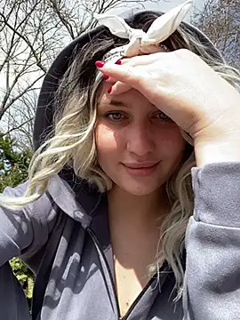 KikiWatson online show from 03.12.25