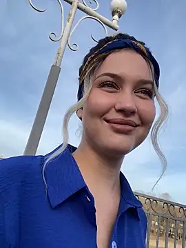 KikiWatson online show from 03.16.25