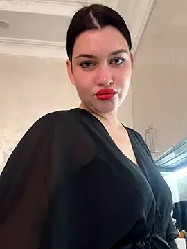 KikiWatson online show from 11.28.25