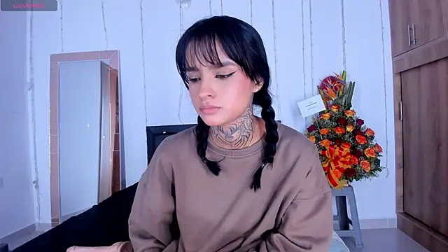 medussa13  online show from 02.15.25