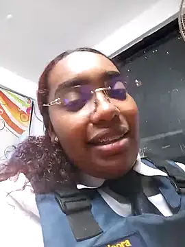 Snapshot of Cinnamon-Skin chatting on 12.05.24 Cinnamon-Skin online show from 12.05.24