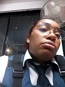 Snapshot of Cinnamon-Skin chatting on 12.06.24 Cinnamon-Skin online show from 12.06.24