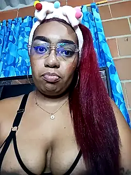 Snapshot of Cinnamon-Skin chatting on 12.12.24 Cinnamon-Skin online show from 12.12.24