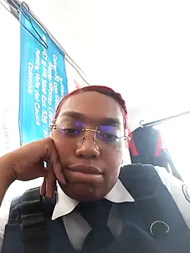 Snapshot of Cinnamon-Skin chatting on 12.23.24 Cinnamon-Skin online show from 12.23.24