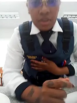 Snapshot of Cinnamon-Skin chatting on 12.24.24 Cinnamon-Skin online show from 12.24.24