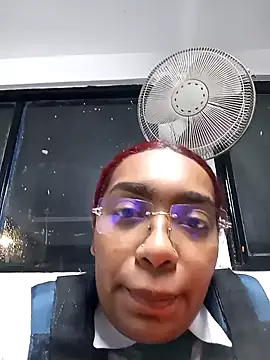 Snapshot of Cinnamon-Skin chatting on 12.30.24 Cinnamon-Skin online show from 12.30.24